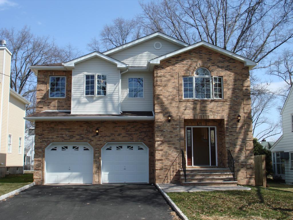 MLS #/Web ID: 2590377