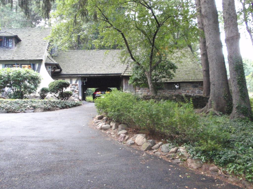 MLS #/Web ID: 2695477