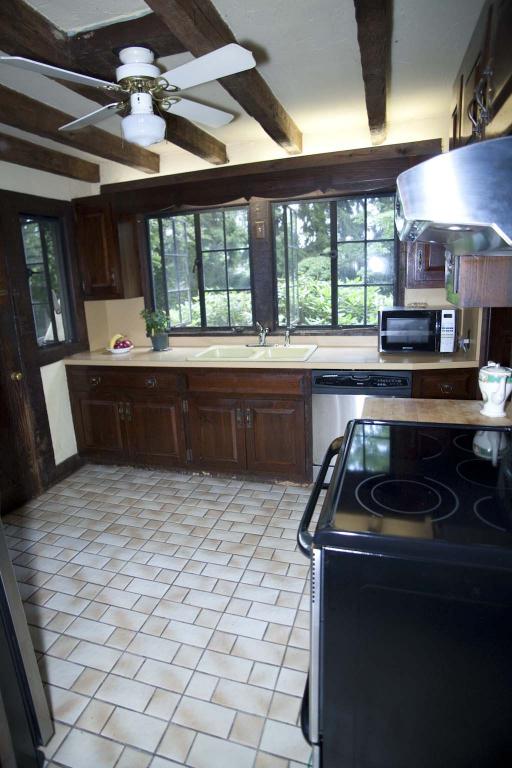 MLS #/Web ID: 2695477