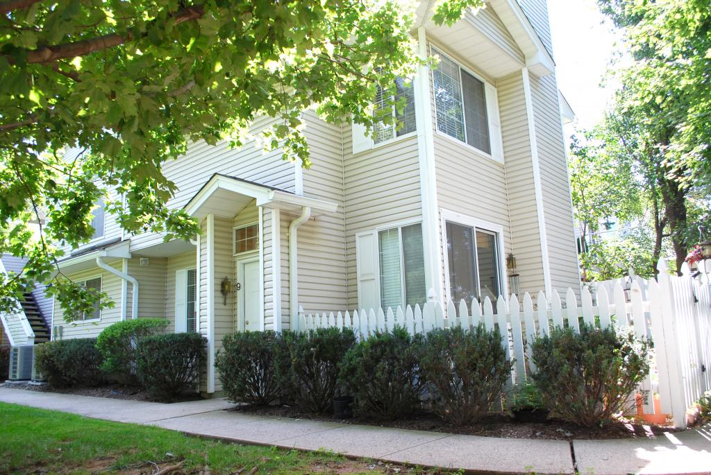 MLS #/Web ID: 2715477
