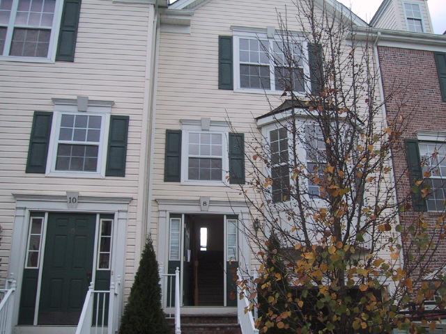 8 DOGWOOD LN