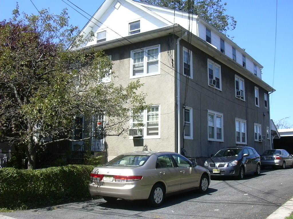 29 WALNUT ST