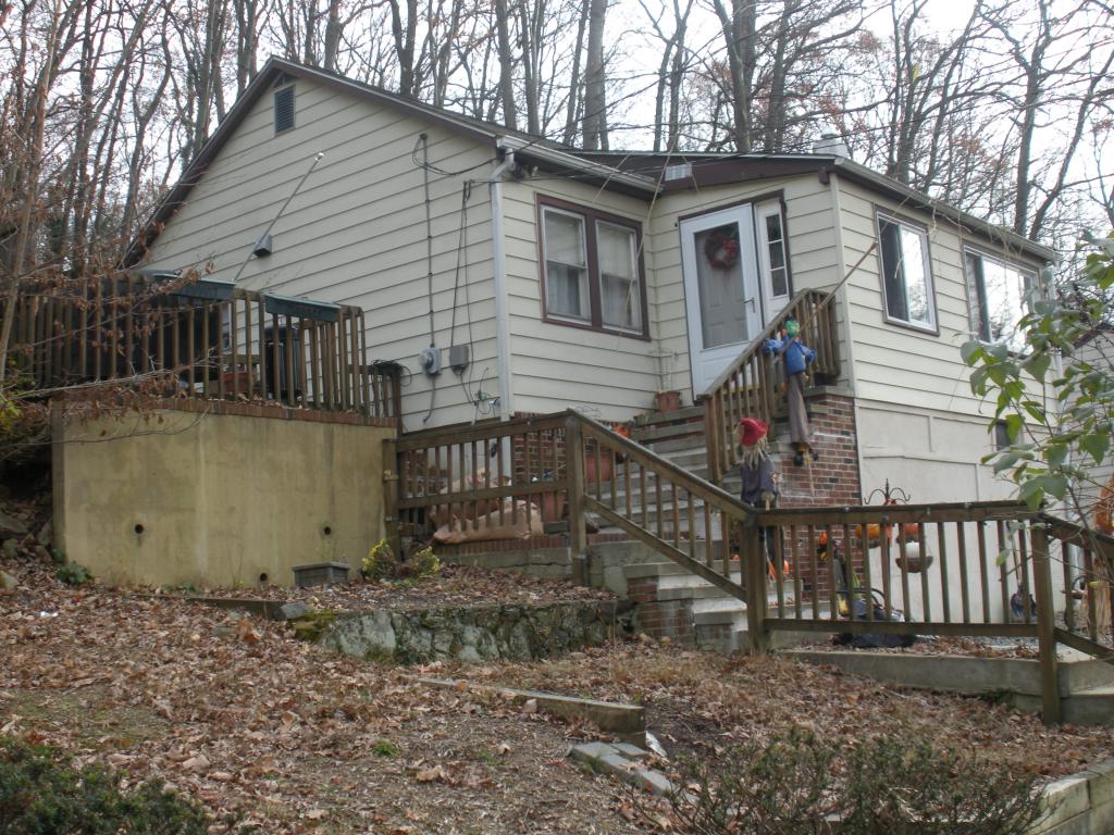 106 E GLEN RD