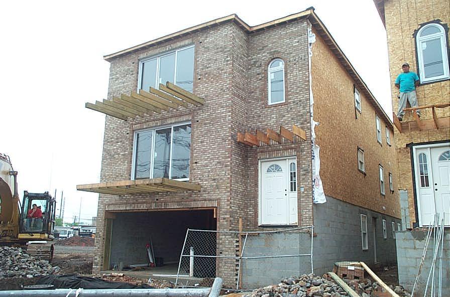 MLS #/Web ID: 2404578