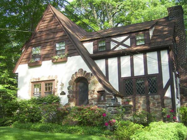 MLS #/Web ID: 2691878
