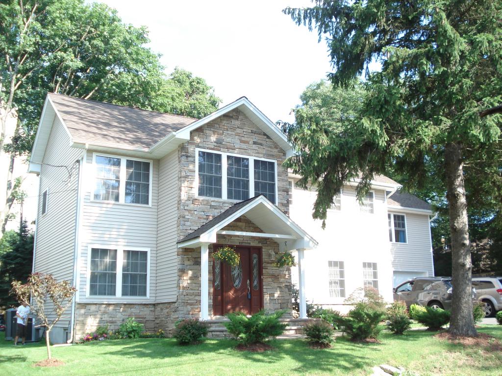 MLS #/Web ID: 2694978