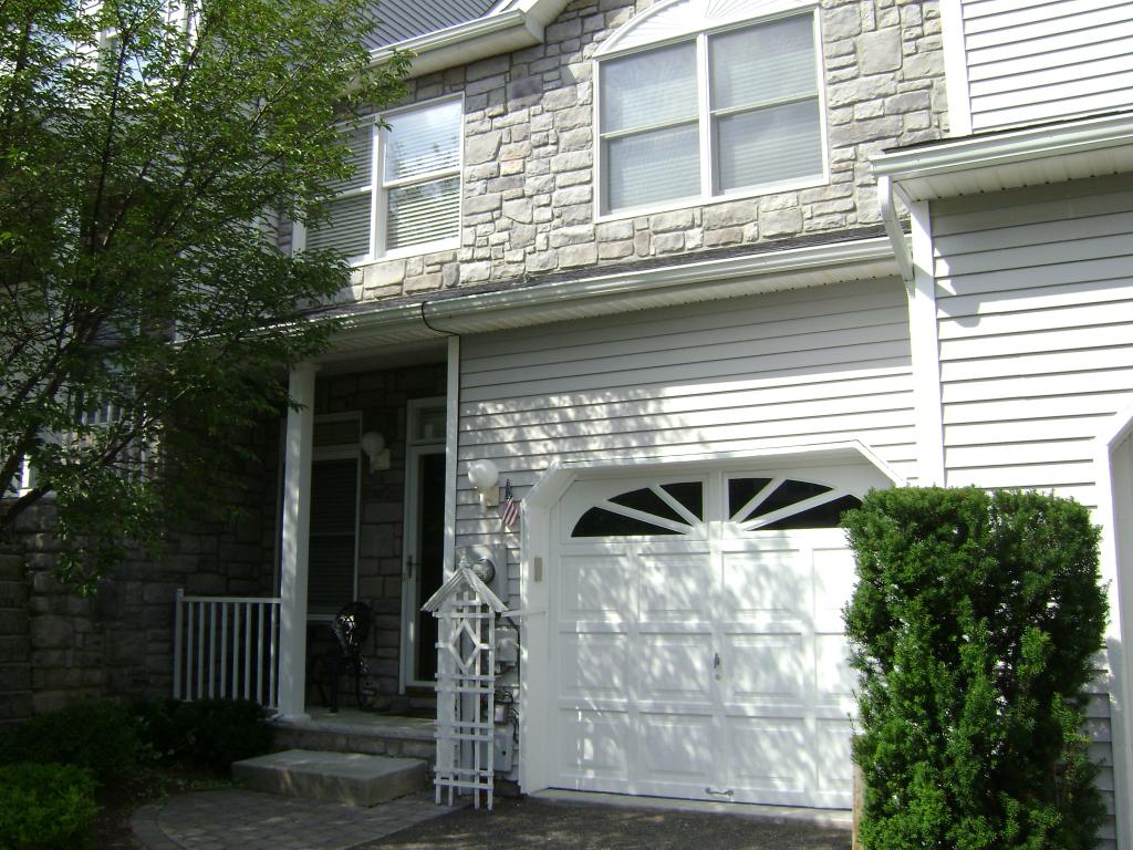 MLS #/Web ID: 2708278