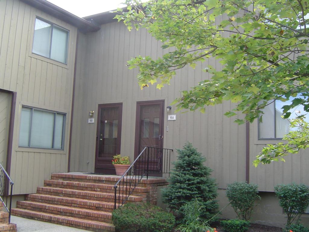 38 PARK ST 16B
