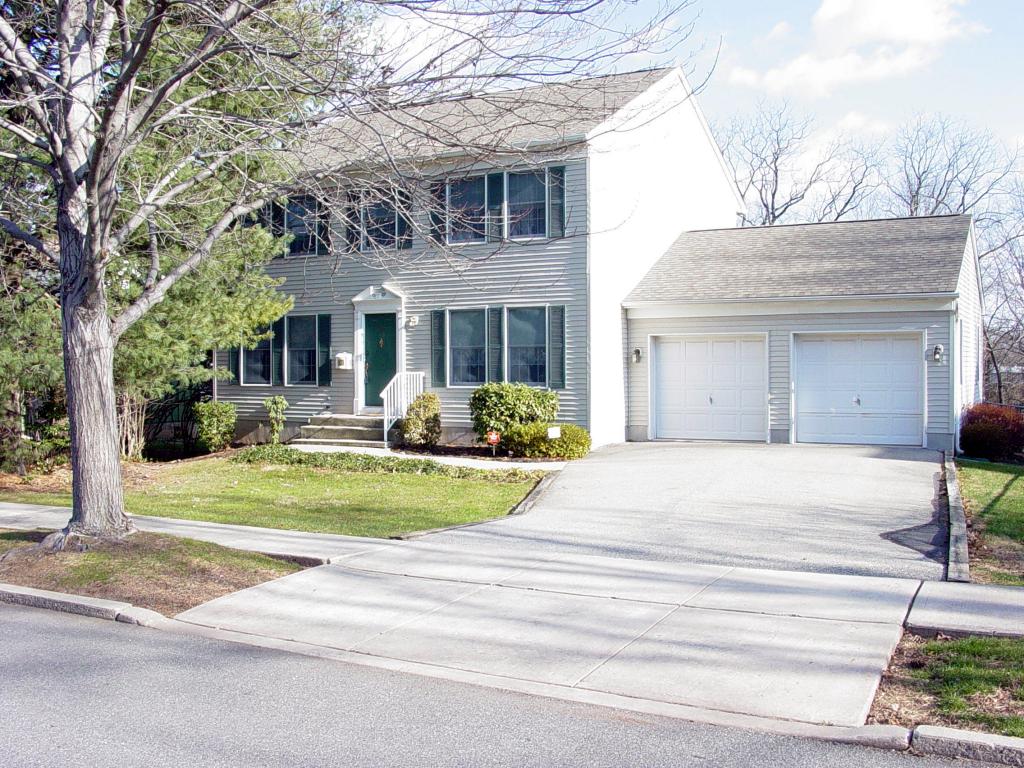 64 ELWOOD AVE