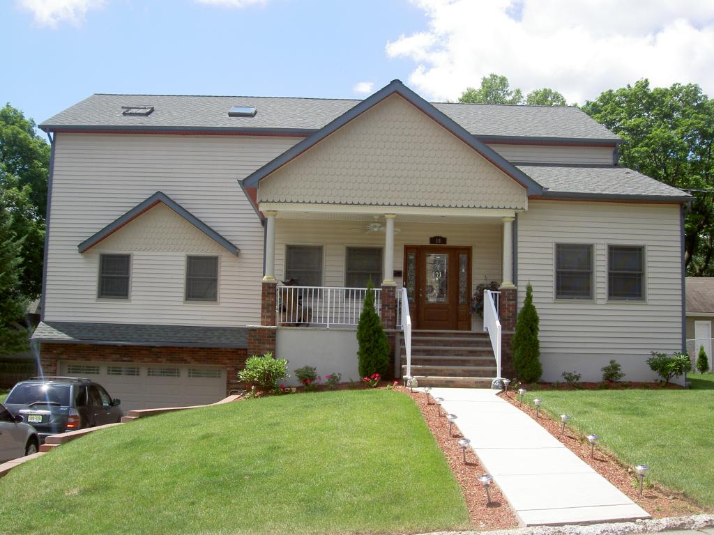 MLS #/Web ID: 2698279
