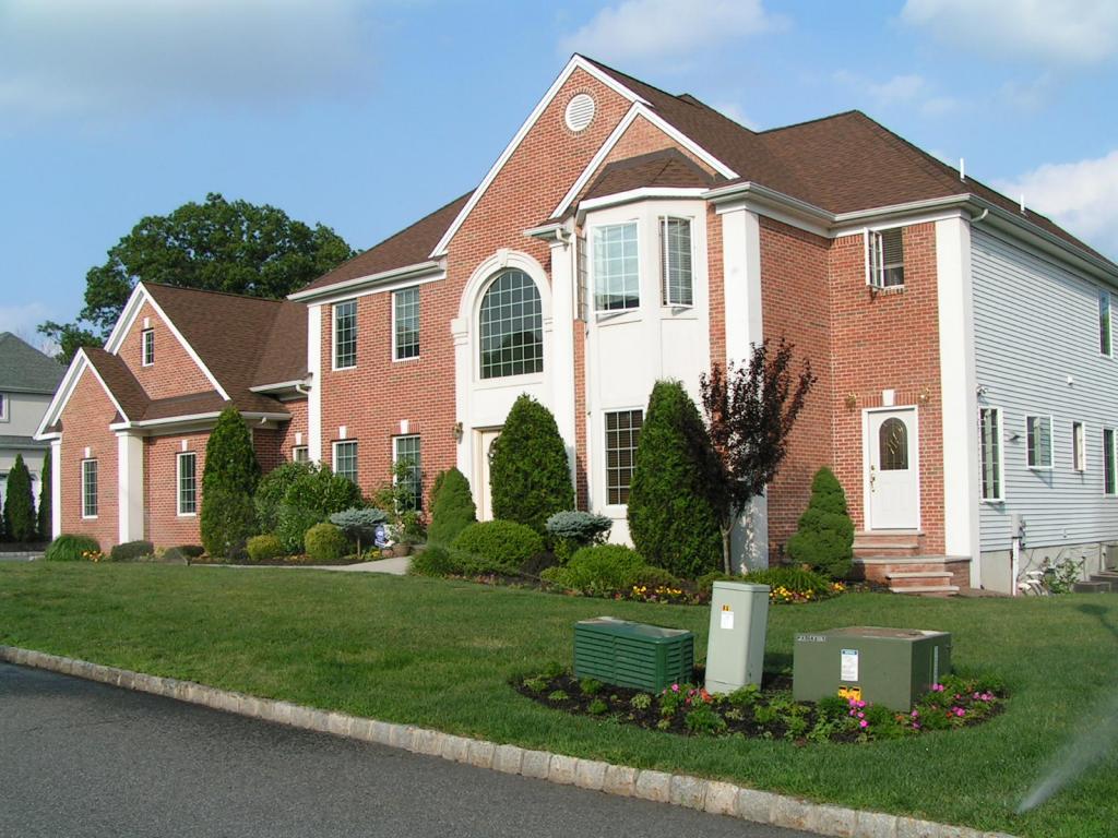 MLS #/Web ID: 2701479