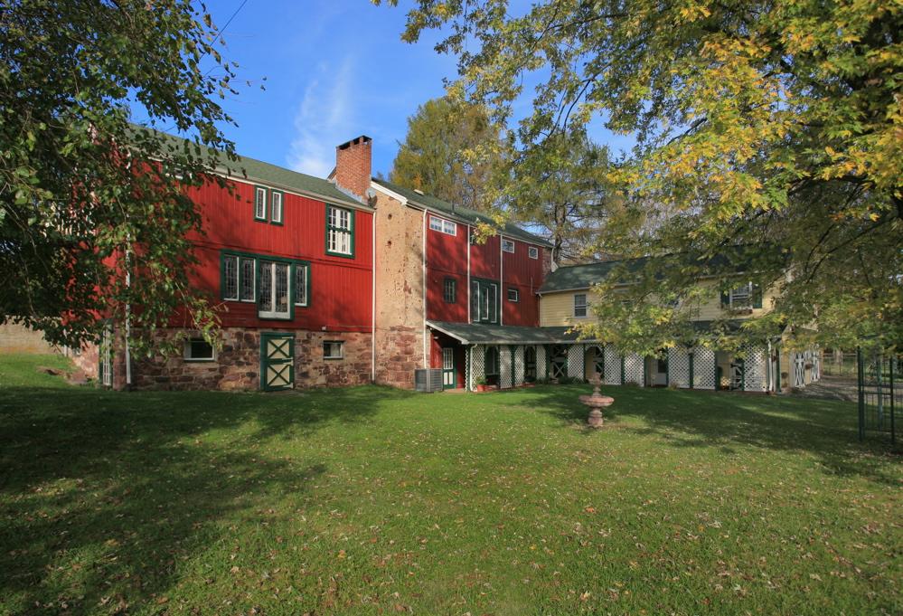 8 FARM COTTAGE RD