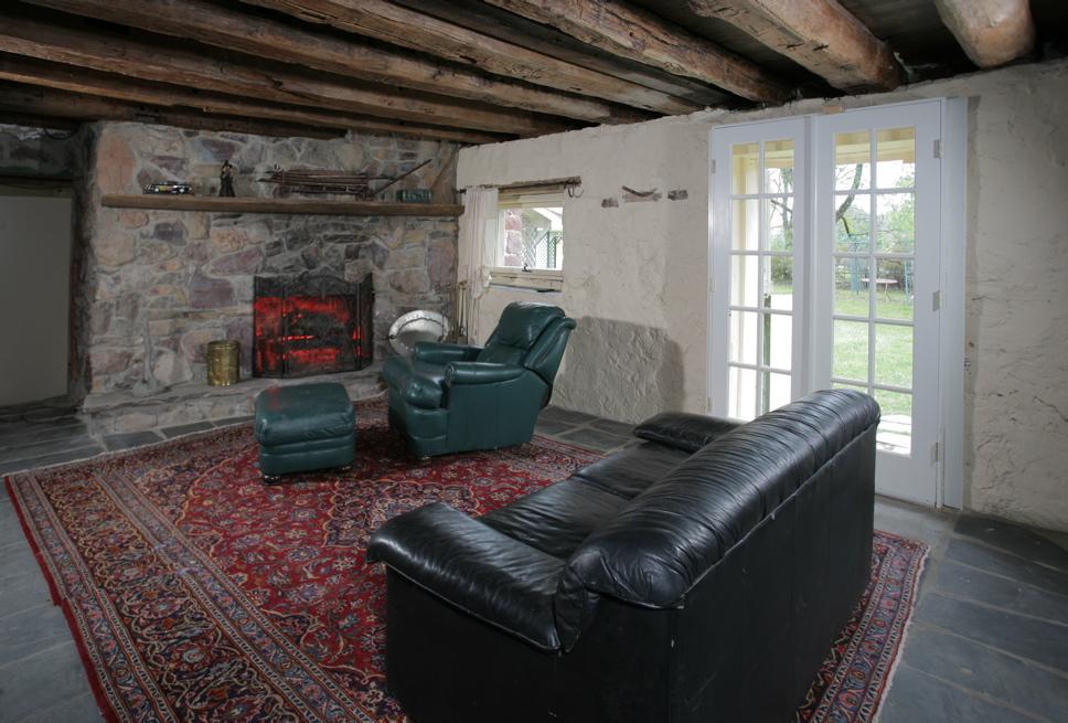 8 FARM COTTAGE RD