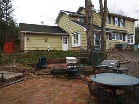15 TOTH LN