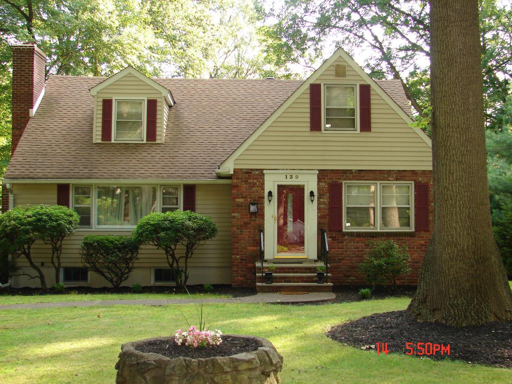 139 WOODLAND AVE