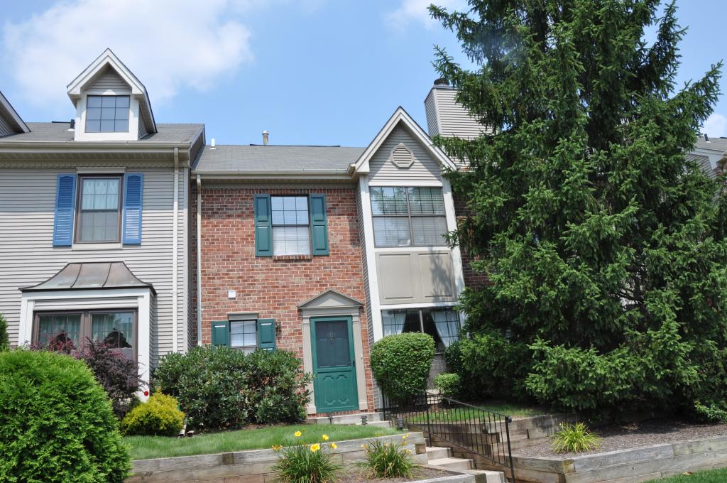 MLS #/Web ID: 2703880