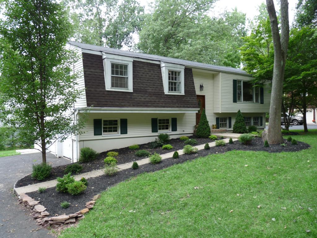 MLS #/Web ID: 2704780