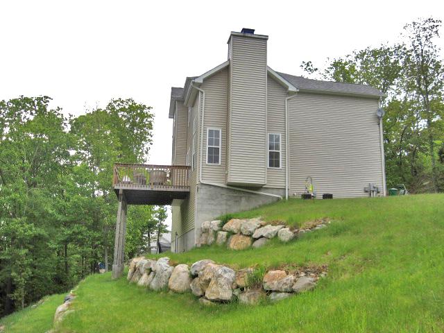 18 BRIAR LN