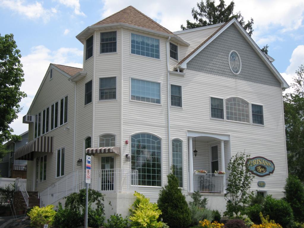280 BLOOMFIELD AVE