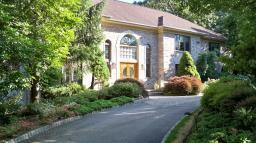 805 LENEL LN