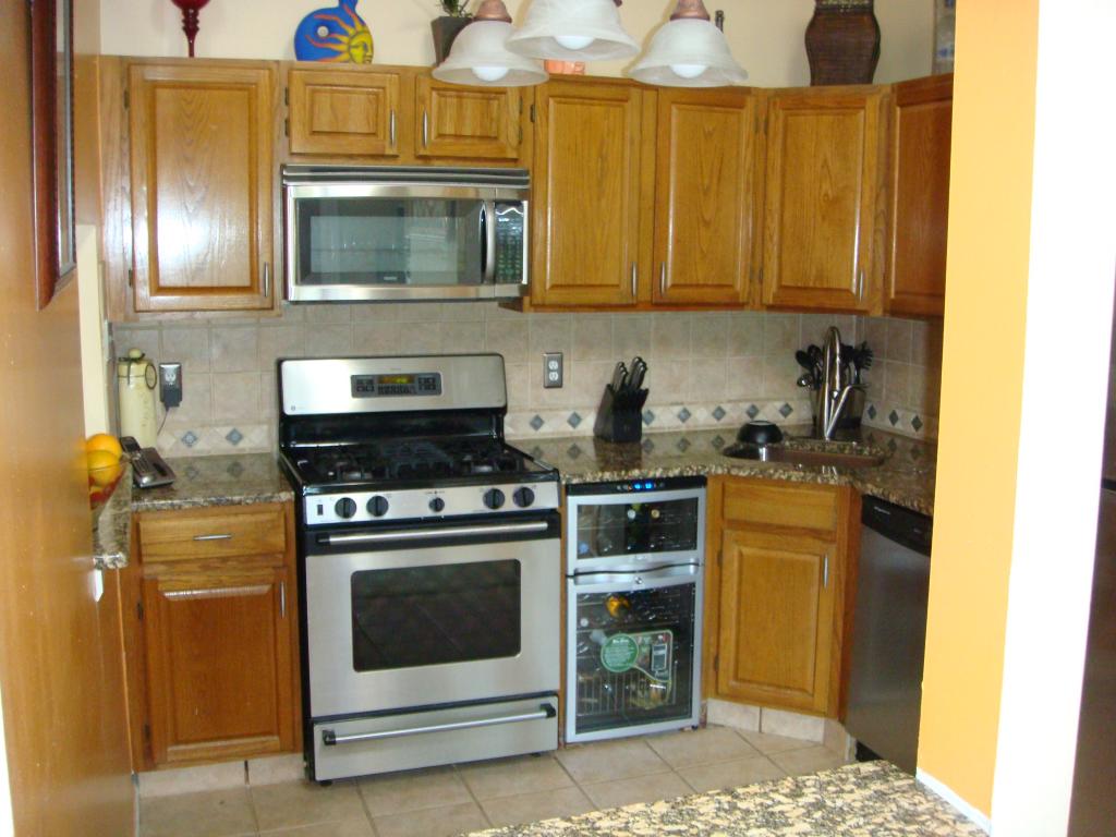 Beautifuly decorated penthouse end unit, upgraded kitchen granite counters tile back splash SS appl wine fridge, Upgrade baths meticulously kept,  other features inc marble surround fpl, bay wind WIC wonderfully decorated, with balcony overlooking pool and tennis courts.  Not to be missed