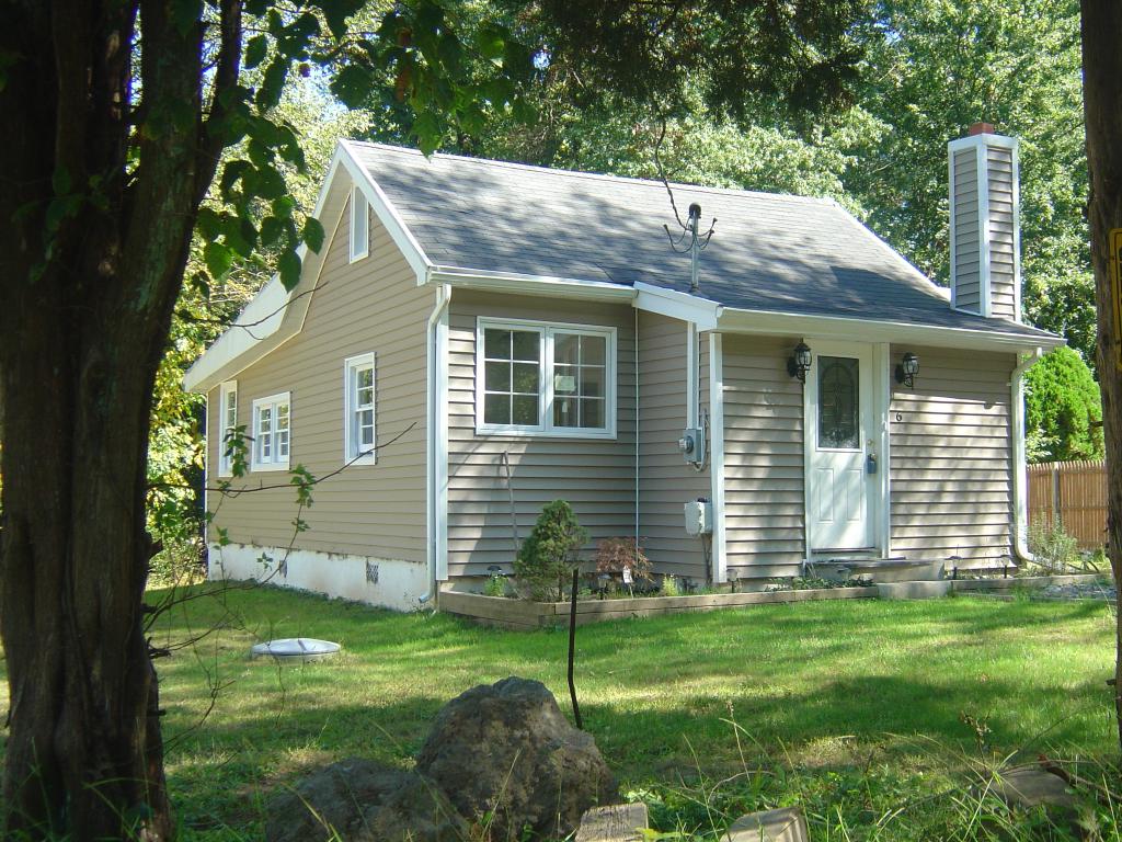 6 DIXON LN