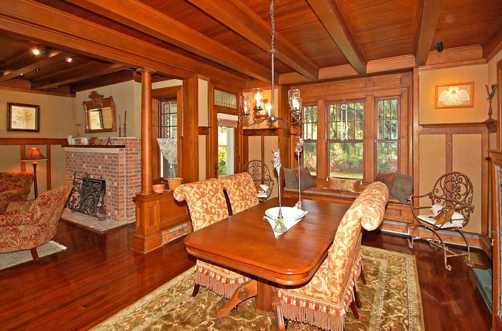 MLS #/Web ID: 2726281