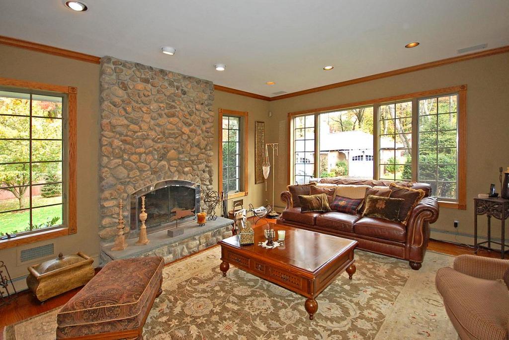 MLS #/Web ID: 2726281