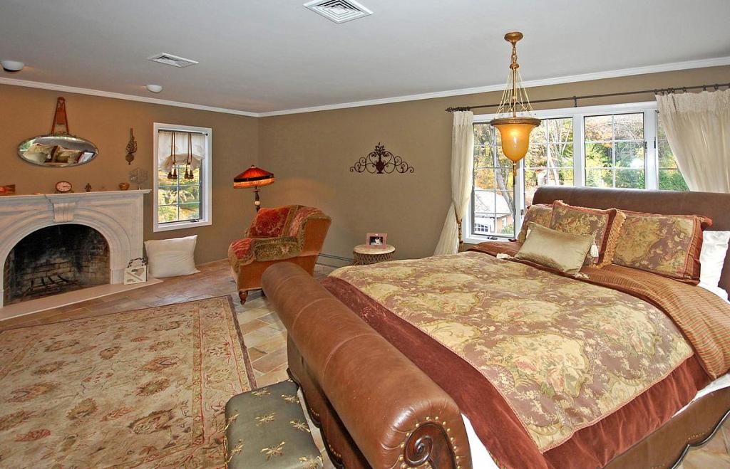 MLS #/Web ID: 2726281