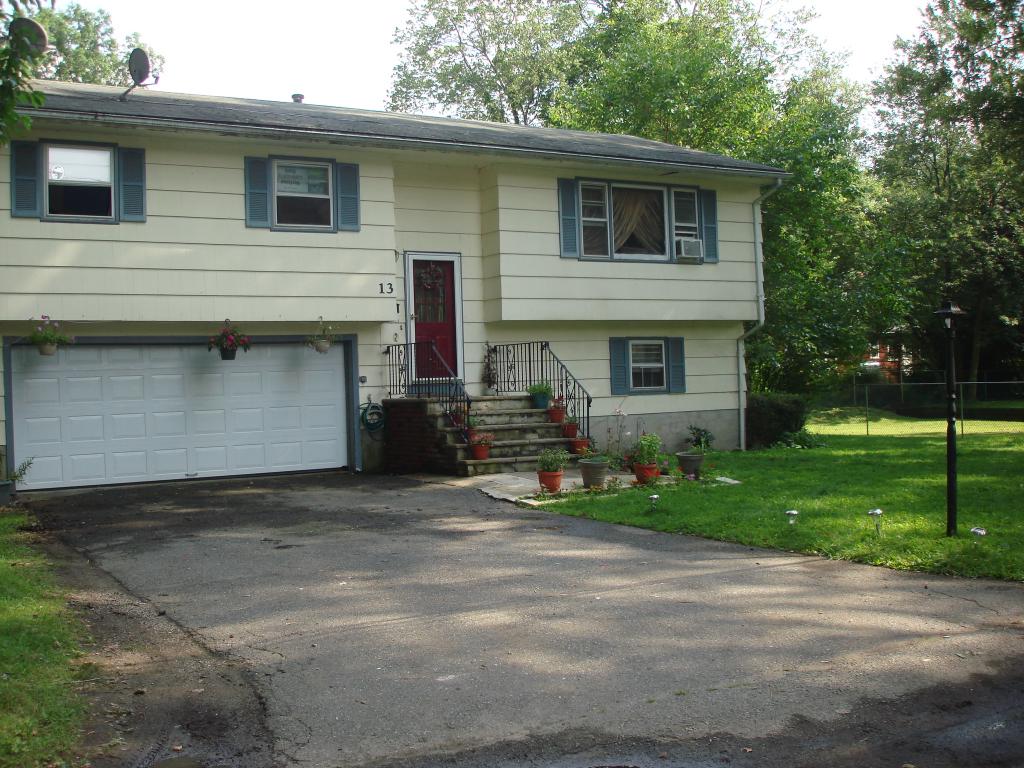 MLS #/Web ID: 2700582