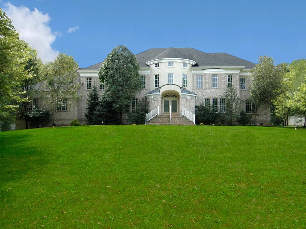 11 PARKWOOD LN