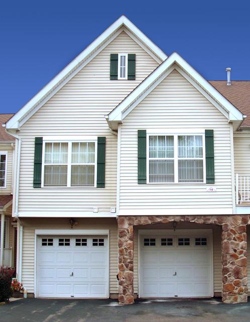 MLS #/Web ID: 2711582