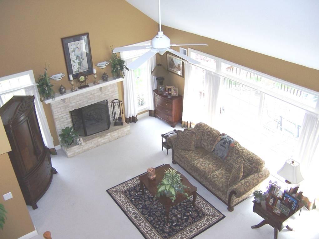 10 CROMWELL DR