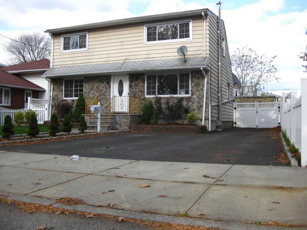 MLS #/Web ID: 2728582