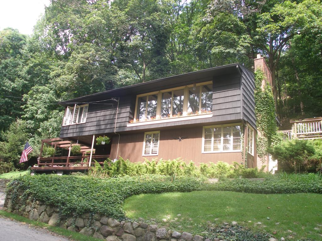 16 Bott Lane