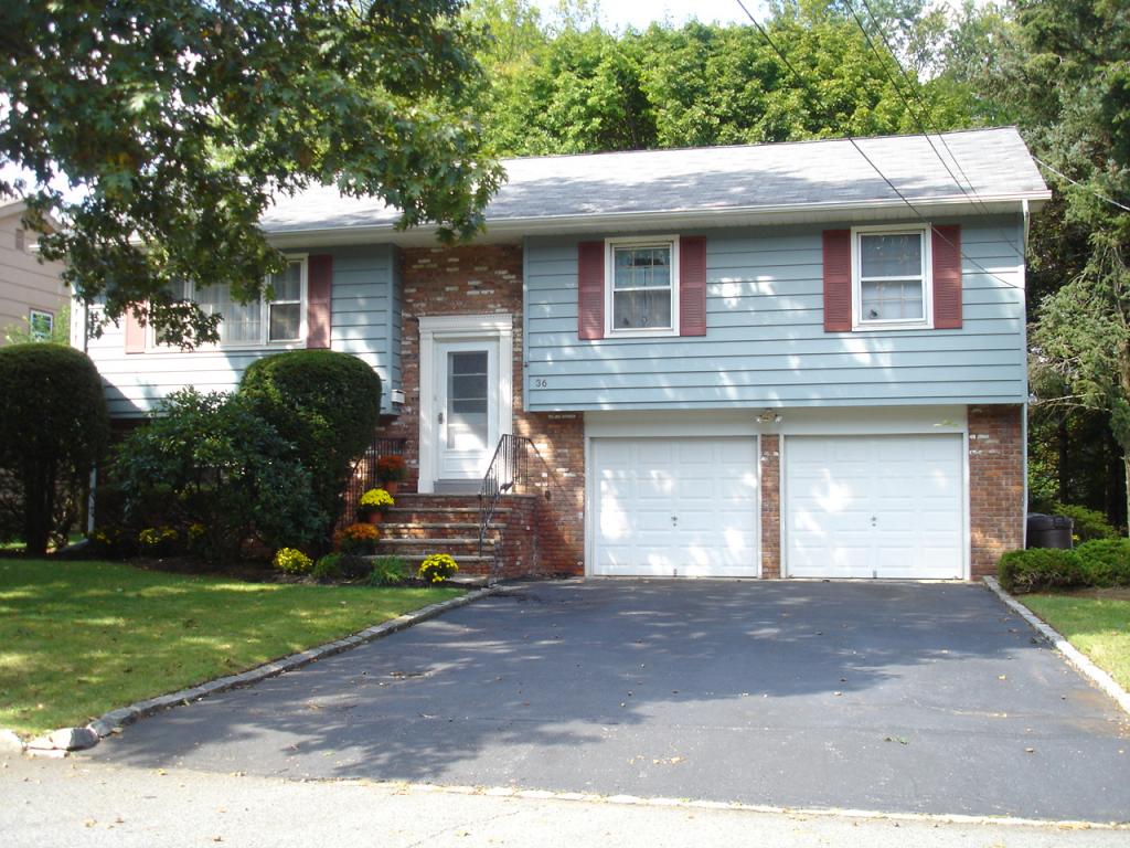 36 WILLIAMSBURG DR
