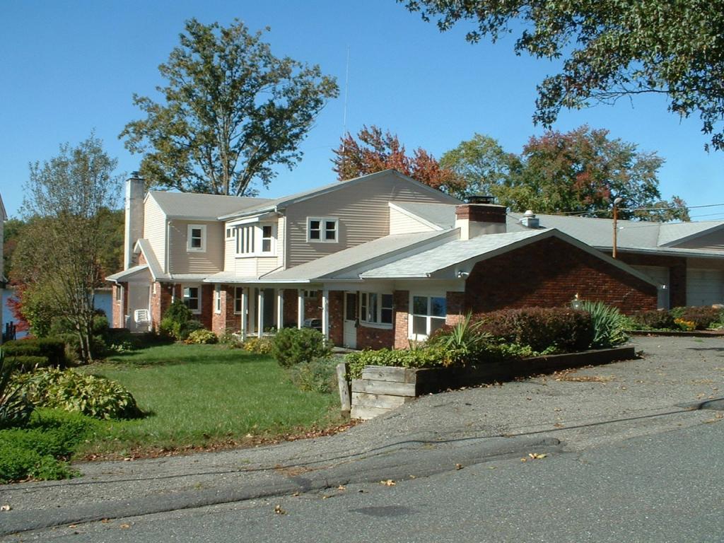 51 YACHT CLUB DR