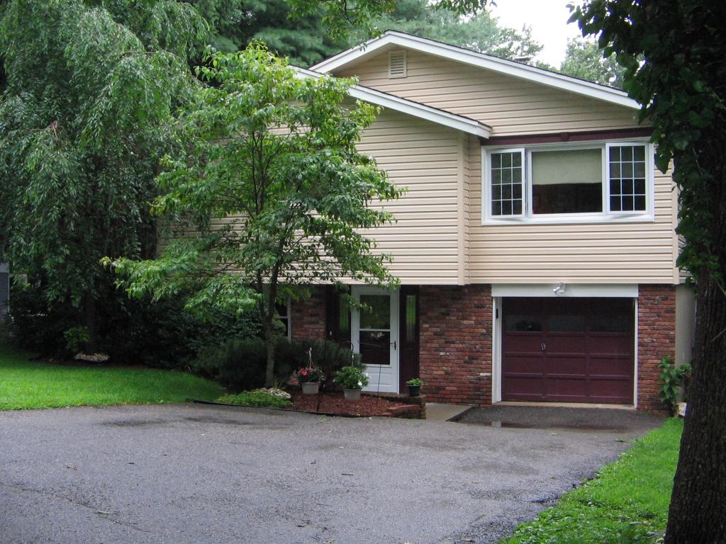 MLS #/Web ID: 2702584