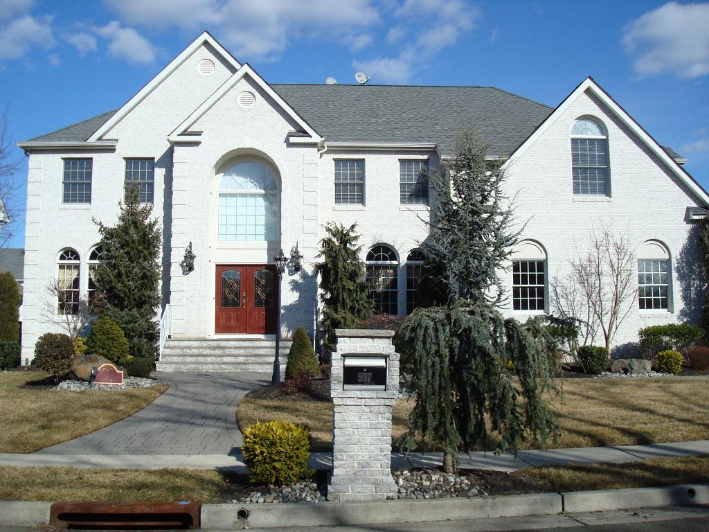 597 ARLINGTON AVE