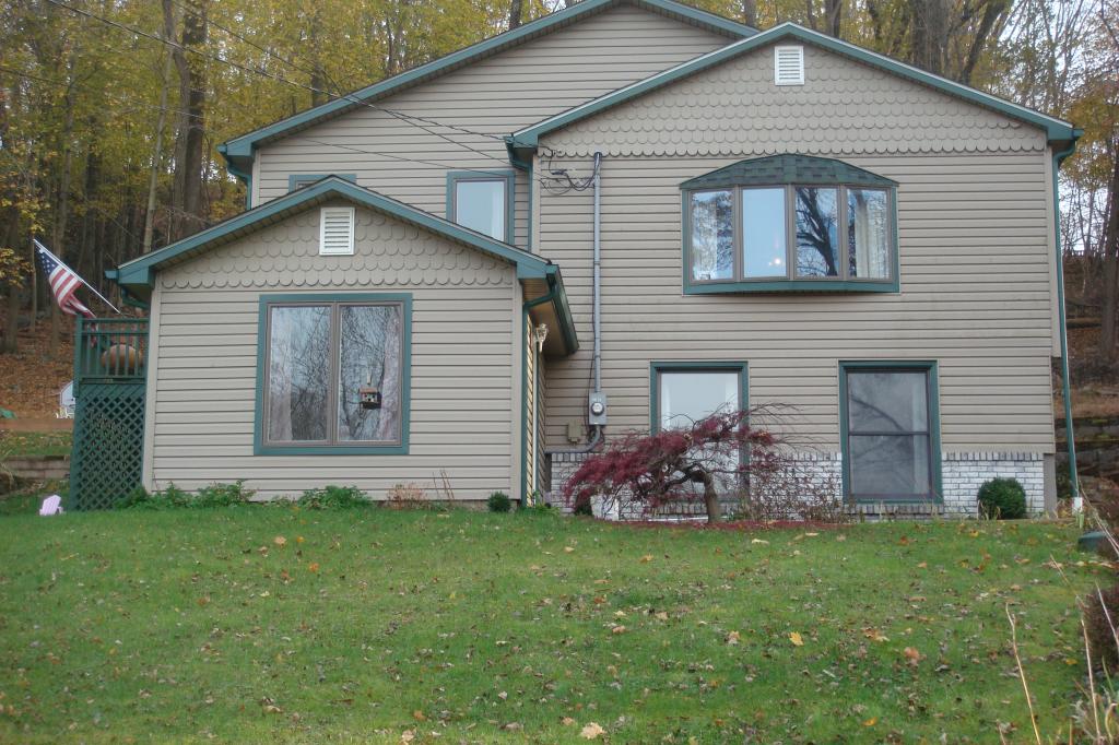 114 HILLSIDE DR
