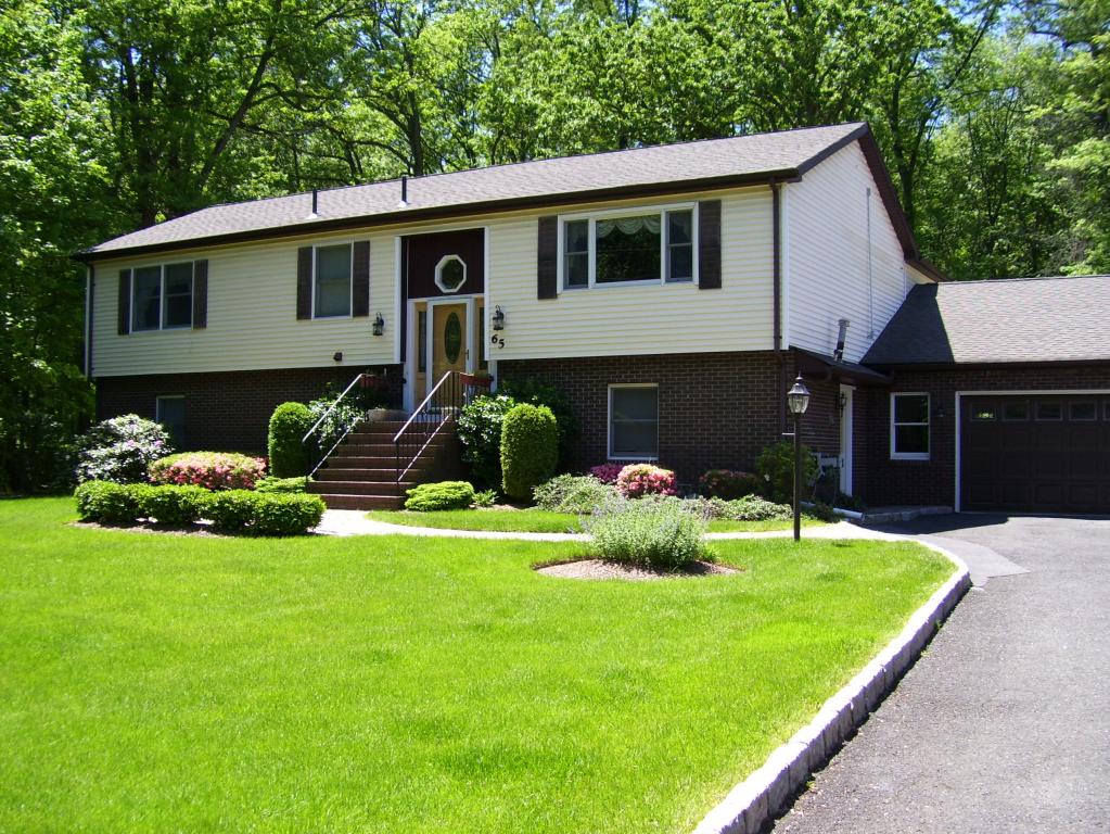 65 ROGERS AVE