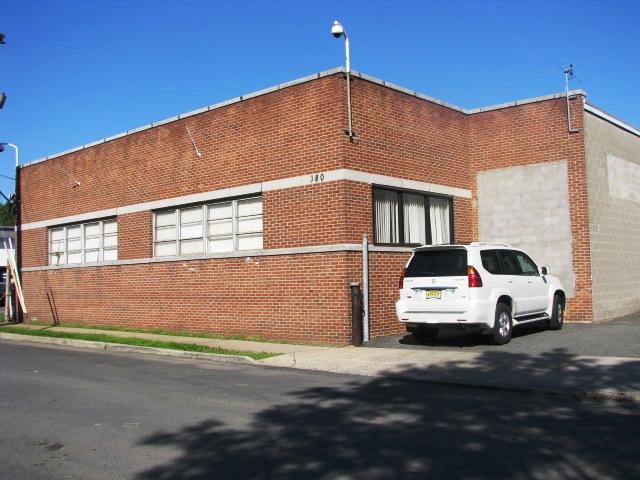 MLS #/Web ID: 2704285
