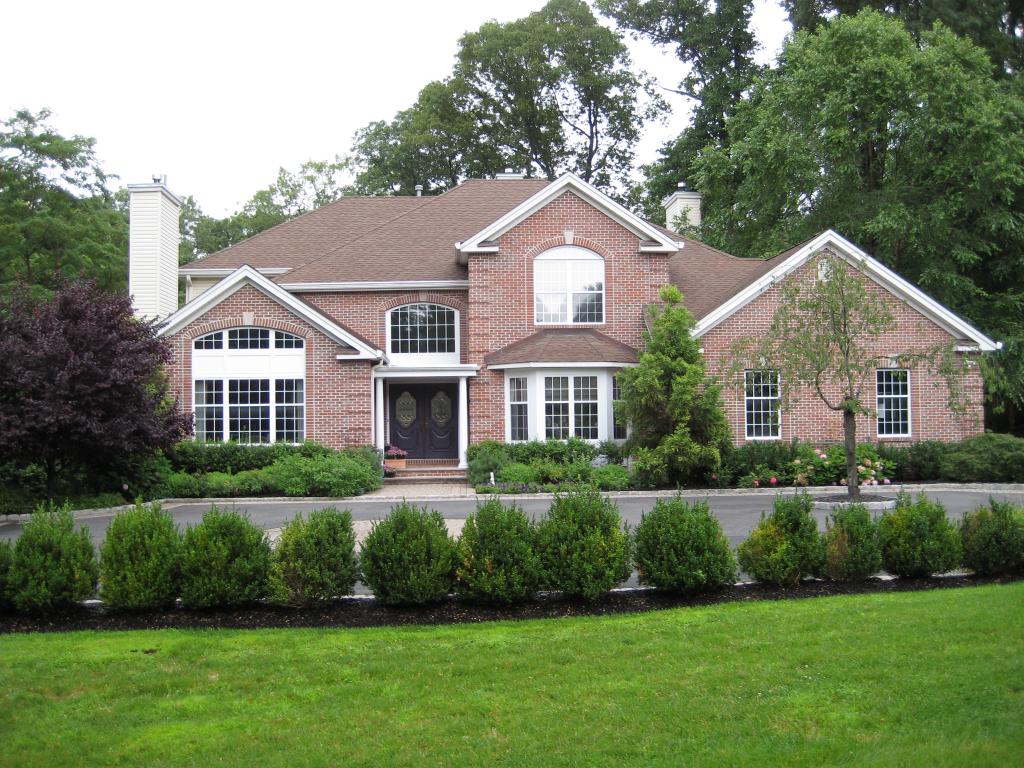 8 BALDWIN CT