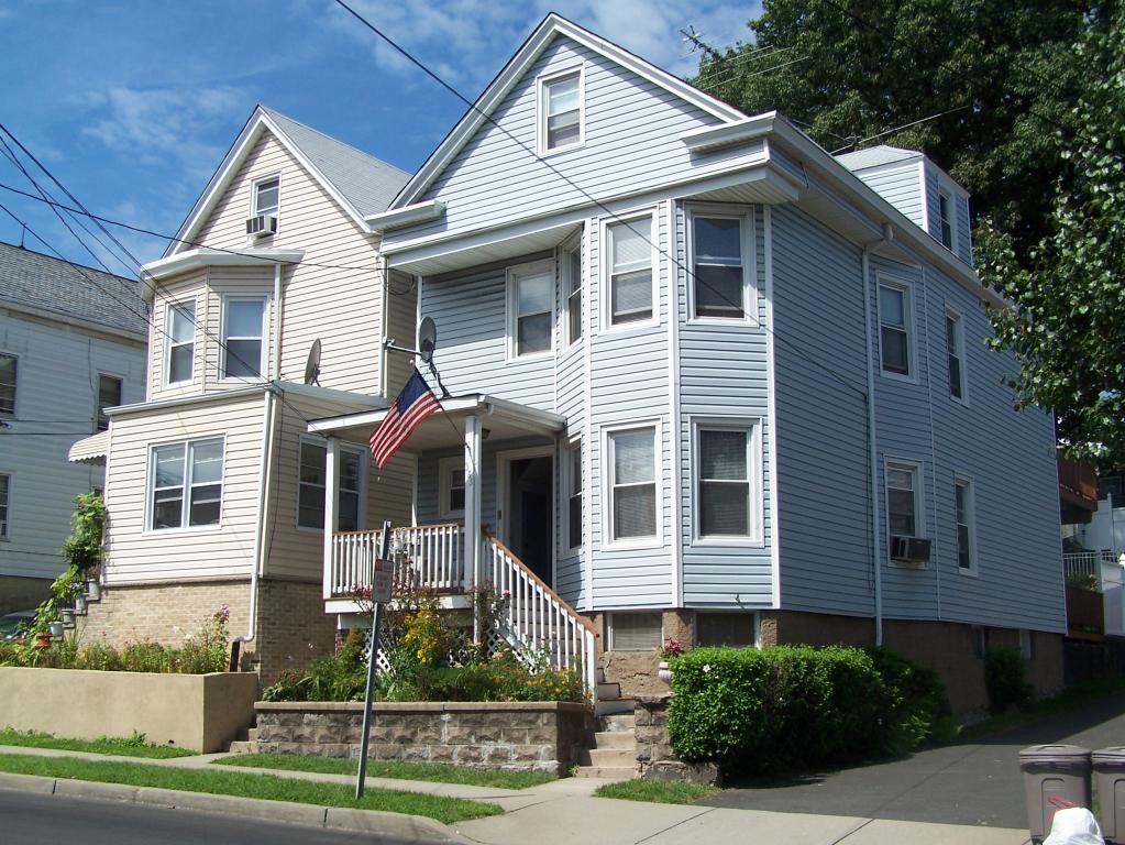 383 N 8TH ST