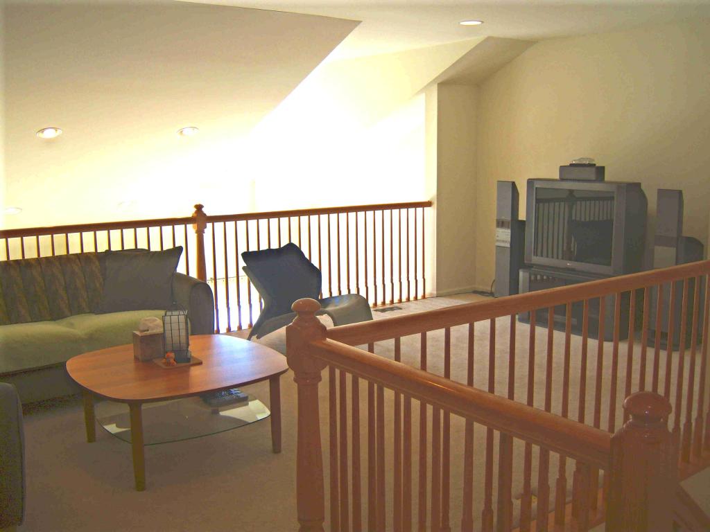 112 E Swanstrom Place