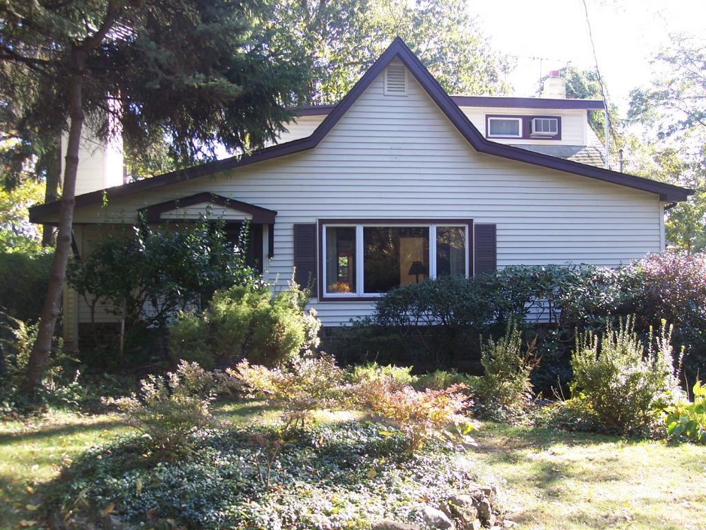 12 ROOSEVELT WAY
