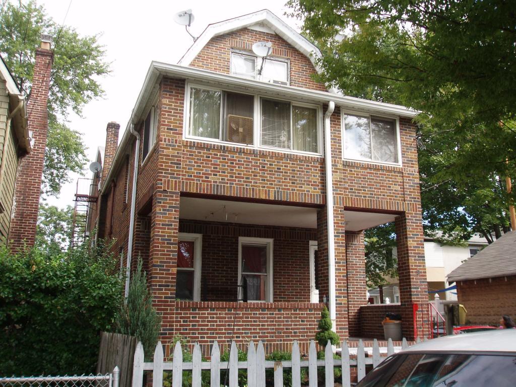 9 MAOLIS AVENUE
