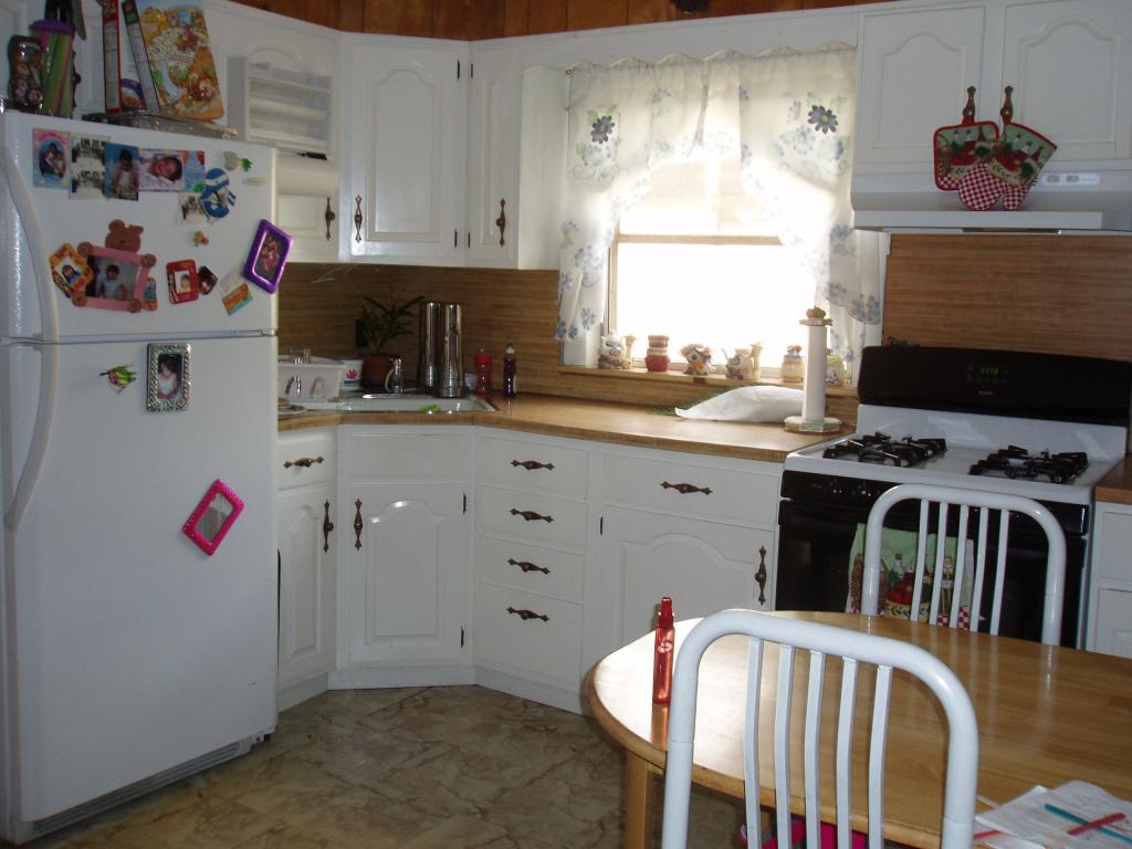 9 MAOLIS AVENUE
