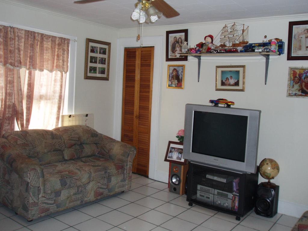 9 MAOLIS AVENUE