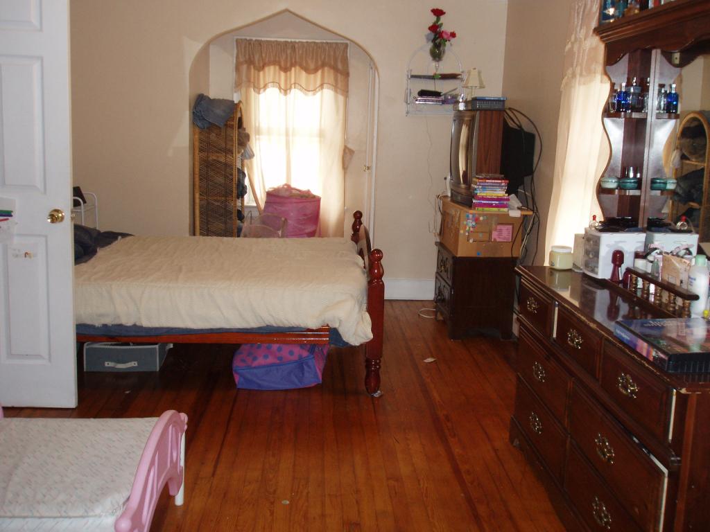 9 MAOLIS AVENUE
